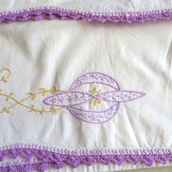 Vintage 70s Hand-Embroidered Standard Pillowcases 2 Lavender Crochet Trim Floral - Picture 5 of 7